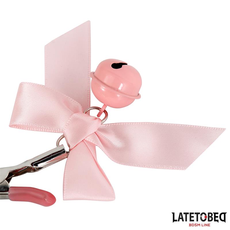 LATETOBED BDSM LINE - PINZAS PARA PEZONES LAZO Y CASCABEL ROSA