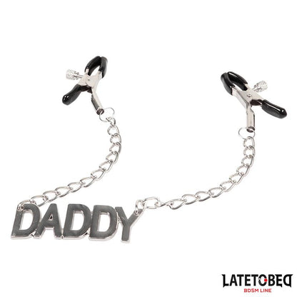 LATETOBED BDSM LINE - PINZAS PARA PEZONES LEMA DADDY