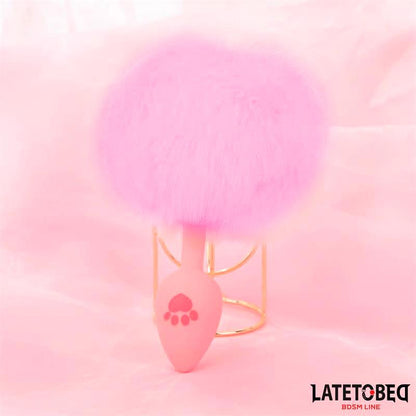 LATETOBED BDSM LINE - PLUG ROSA DE SILCONA CON POMPÓN ROSA