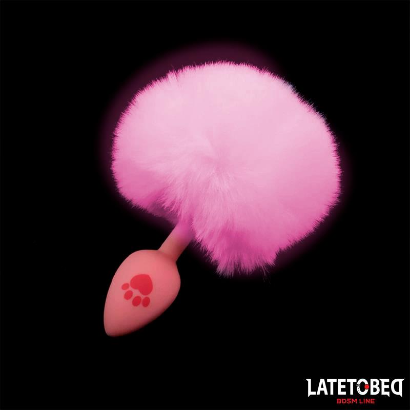 LATETOBED BDSM LINE - PLUG ROSA DE SILCONA CON POMPÓN ROSA