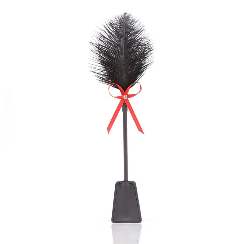 LATETOBED BDSM LINE - PLUMAS Y PALA 2 EN 1 36 CM NEGRO/ROJO