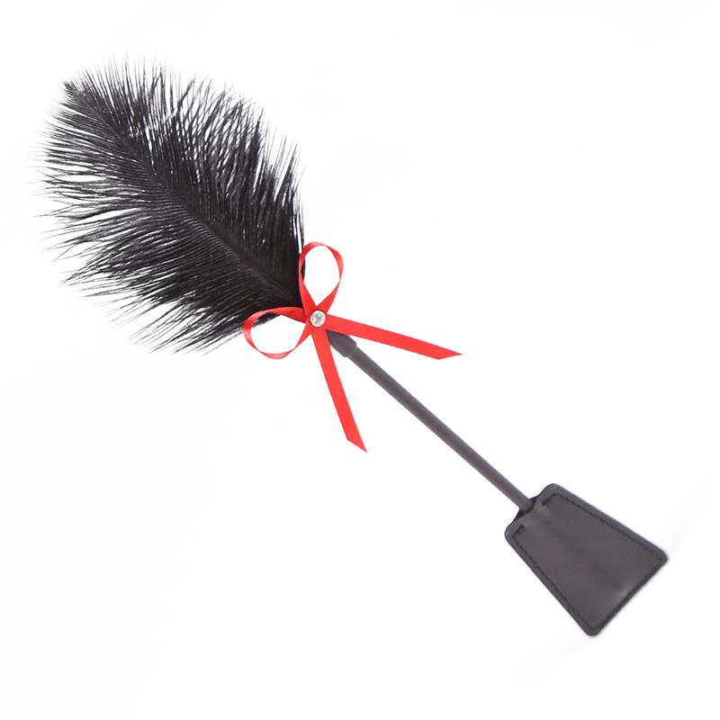 LATETOBED BDSM LINE - PLUMAS Y PALA 2 EN 1 36 CM NEGRO/ROJO