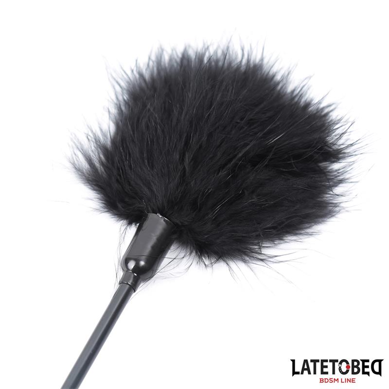 LATETOBED BDSM LINE - PLUMERO CLÁSICO NEGRO 41CM