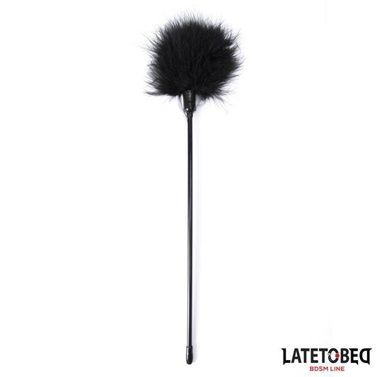 LATETOBED BDSM LINE - PLUMERO CLÁSICO NEGRO 41CM
