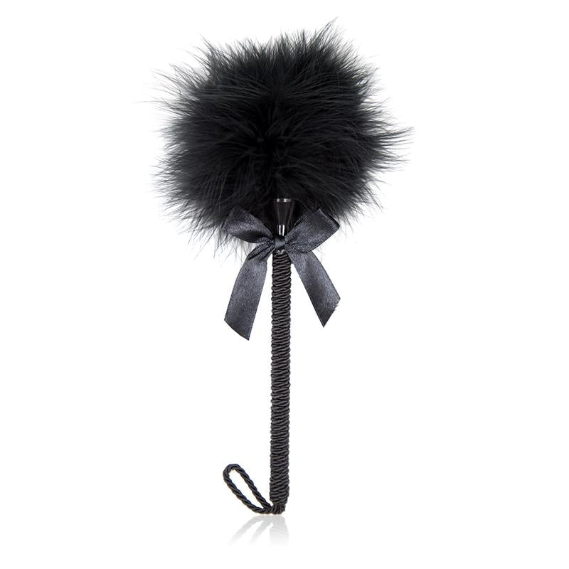 LATETOBED BDSM LINE - PLUMERO CON LAZO 25 CM NEGRO
