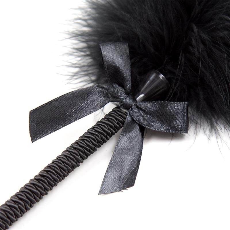 LATETOBED BDSM LINE - PLUMERO CON LAZO 25 CM NEGRO