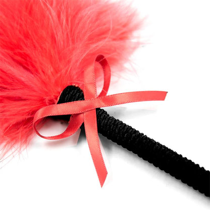 LATETOBED BDSM LINE - PLUMERO CON LAZO 25 CM ROJO