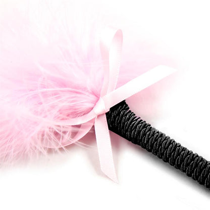 LATETOBED BDSM LINE - PLUMERO CON LAZO 25 CM ROSA