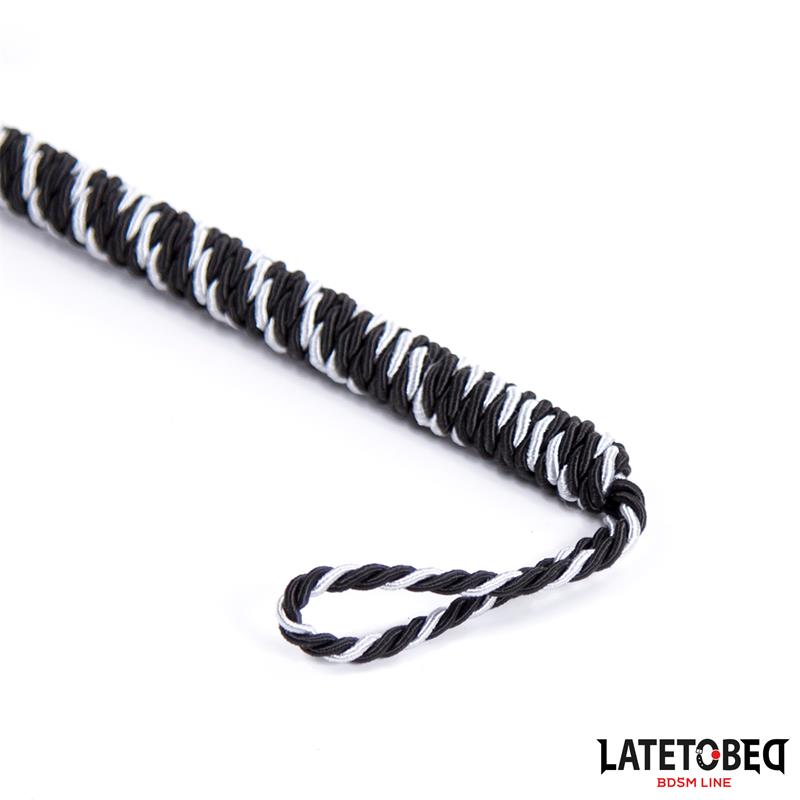 LATETOBED BDSM LINE - PLUMERO CON LAZO GRIS Y NEGRO 25CM
