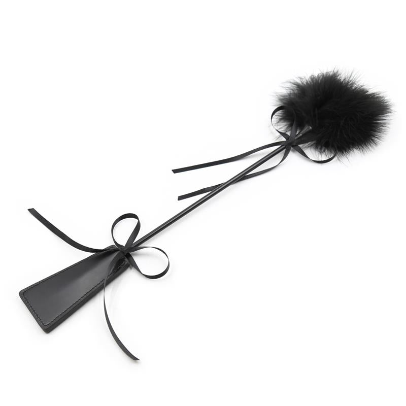 LATETOBED BDSM LINE - PLUMERO Y FUSTA 2 EN 1 49 CM NEGRO