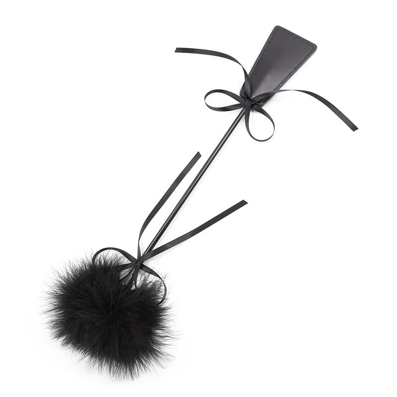 LATETOBED BDSM LINE - PLUMERO Y FUSTA 2 EN 1 49 CM NEGRO