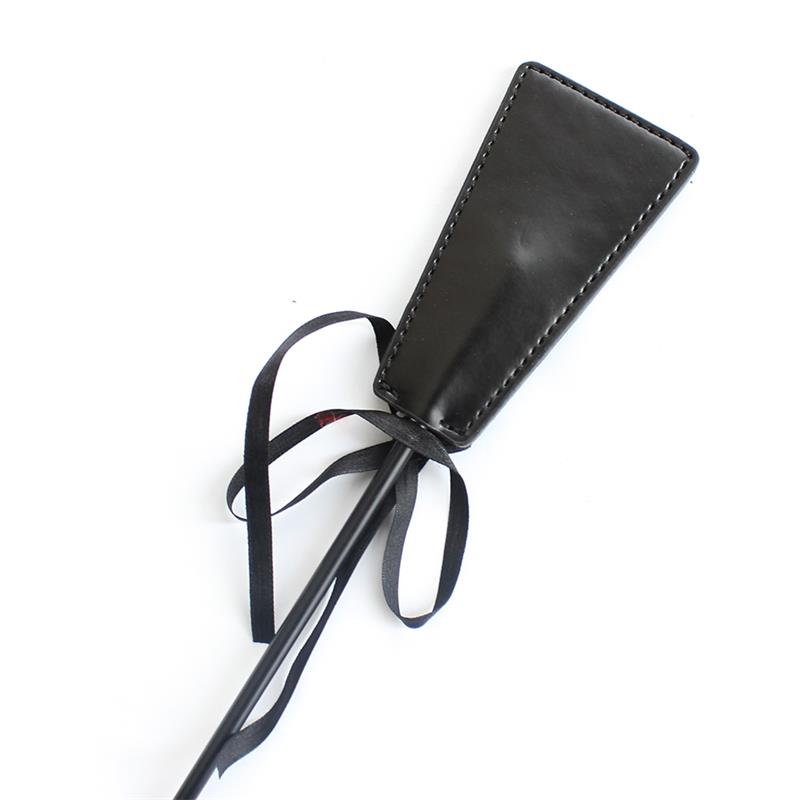 LATETOBED BDSM LINE - PLUMERO Y FUSTA 2 EN 1 49 CM NEGRO