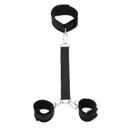 BONDAGE PLAY - COLLAR CON ESPOSAS AJUSTABLES  NEGRO