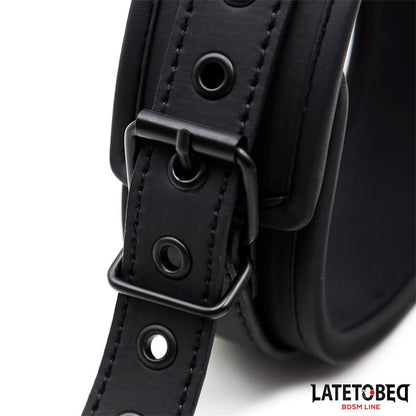 LATETOBED BDSM LINE - SET COLLAR Y CORREA NEOPRENO NEGRO