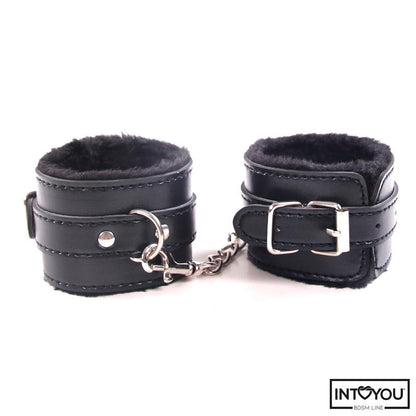 INTOYOU BDSM LINE - SET DE BONDAGE 7 PZ FURRY SET