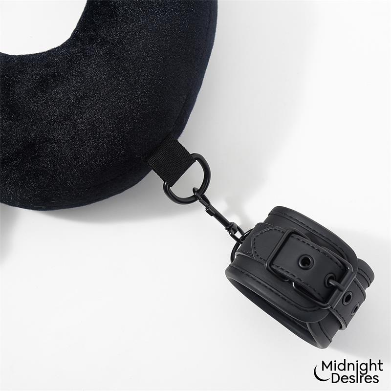 MIDNIGHT DESIRES - SET DE RESTRICCIONES CON COJÍN PARA EL CUELLO