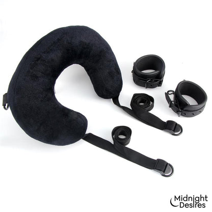 MIDNIGHT DESIRES - SET DE RESTRICCIONES CON COJÍN PARA EL CUELLO