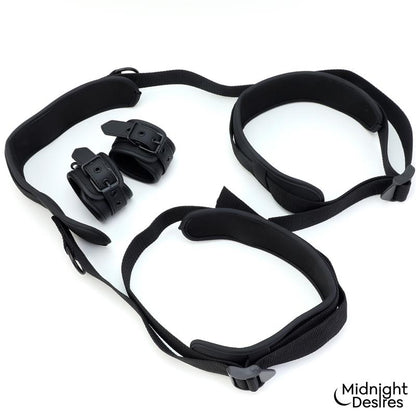 MIDNIGHT DESIRES - SET DE RESTRICCIONES CON SUJECIÓN PARA EL CUELLO