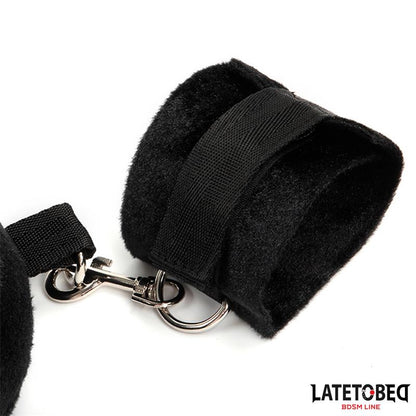 LATETOBED BDSM LINE - SET DE RESTRICCIONES DE COJÍN CON ESPOSAS